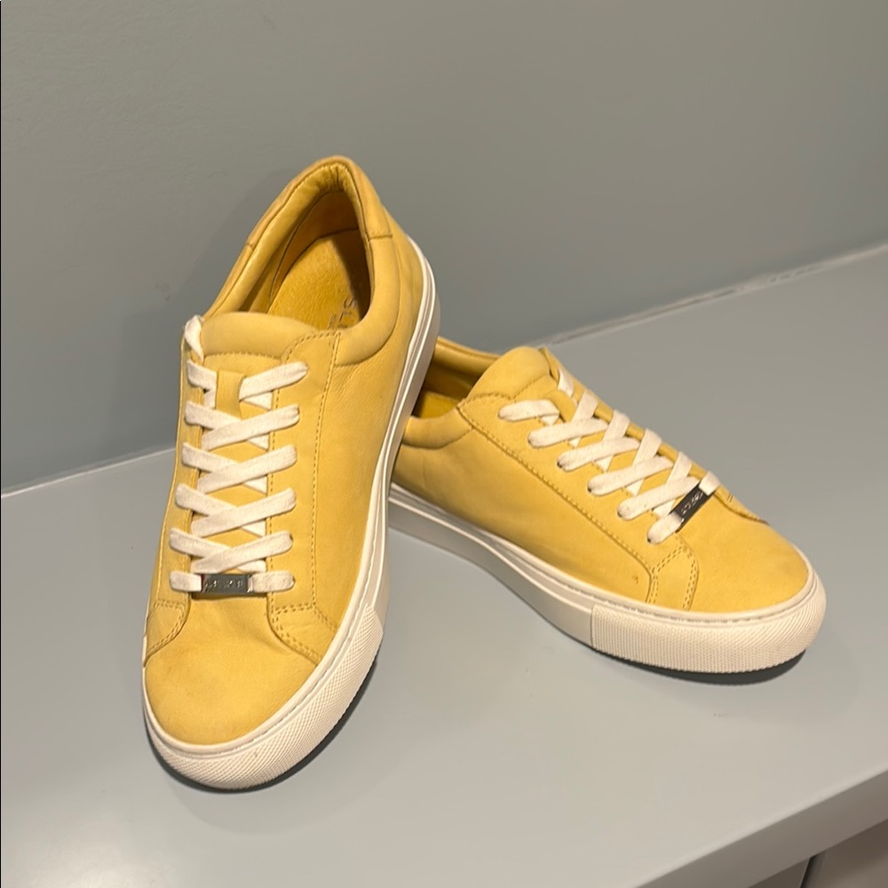 J/SLIDES Yellow Sneakers Classic Design